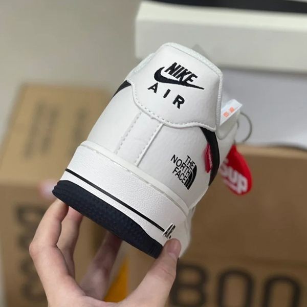 セレクトのおしゃれ☆ナイキ ノースフェイス シュプリーム 偽物 AIR FORCE1 スニーカーnk05101