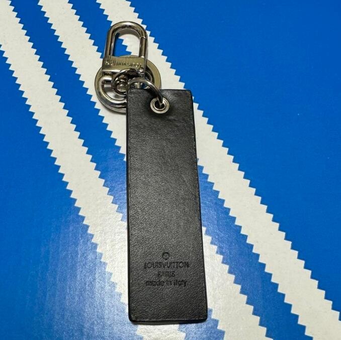 ルイヴィトン シュプリーム コラボキーホルダー ブラック MP2075