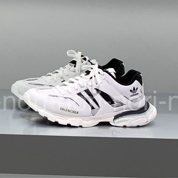 バレンシアガ アディダス TRACKFORUMLOW TOP スニーカー 偽物