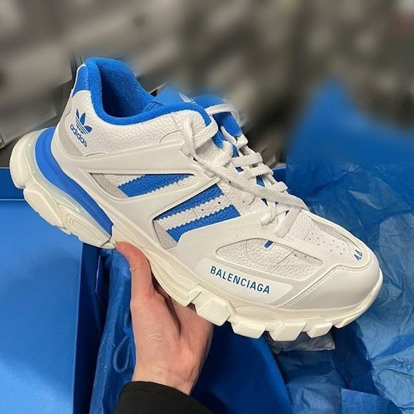 バレンシアガ アディダス TRACKFORUMLOW TOP スニーカー 偽物