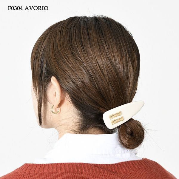 ミュウミュウ パテントレザー ヘアクリップ 偽物 5IF092 069