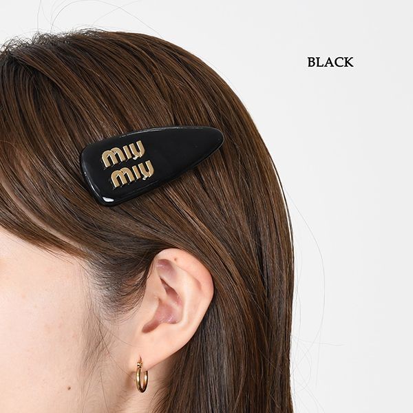ミュウミュウ パテントレザー ヘアクリップ 偽物 5IF092 069
