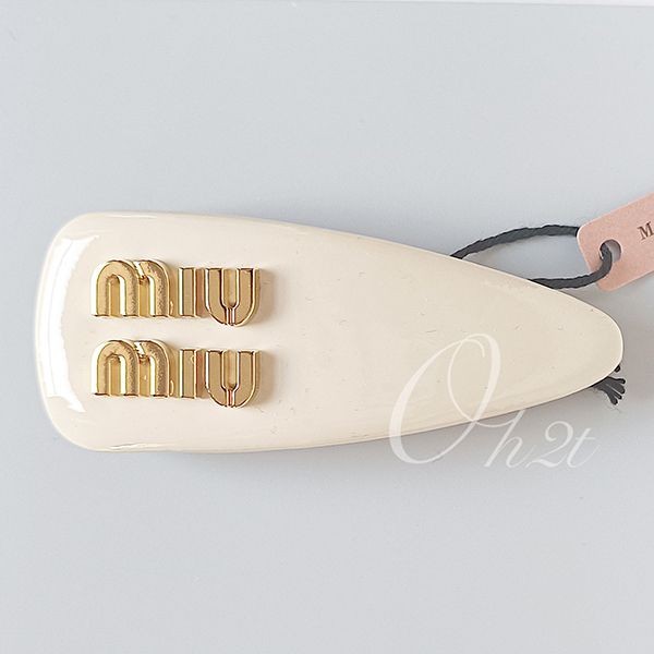 新作もセール価格！ミュウミュウ ヘアクリップ 偽物パテントレザー ヘアクリップ 5IF092