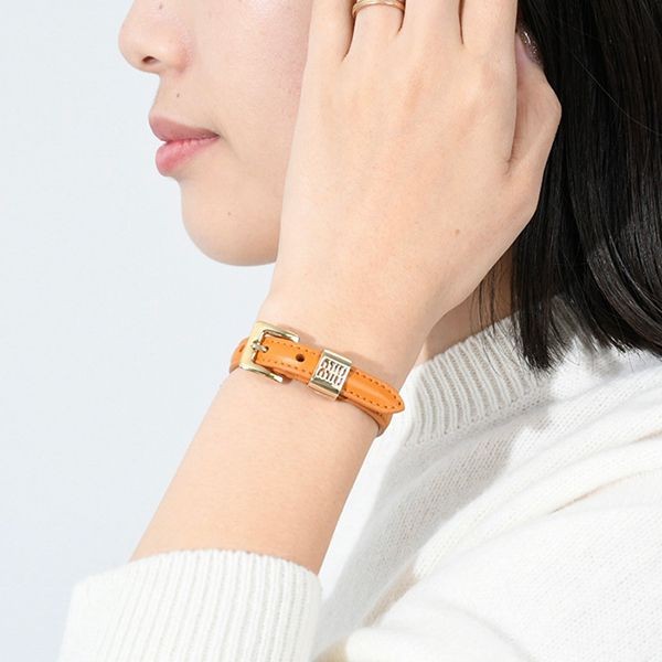 ミュウミュウ 偽物 ロゴレザーブレスレット5IB468 2F8W