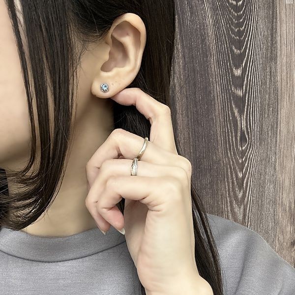 芸能人愛用グッチ ピアス 偽物18K ブルートパーズ レディース 両耳ピアス 662427