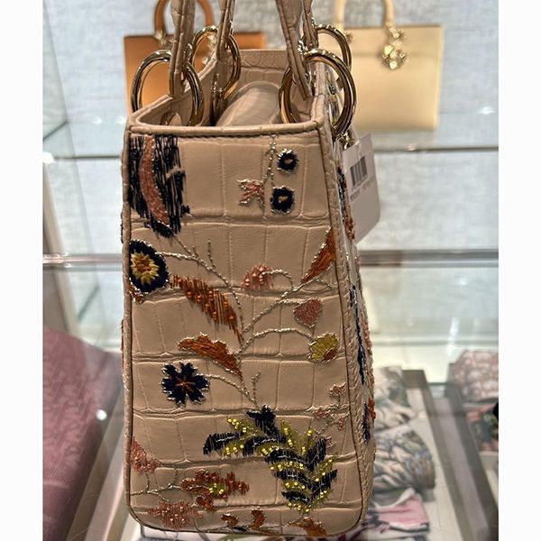セレブ愛用中レディ ディオール コピー お花 刺繍 バッグ クロコダイル m05650cyf