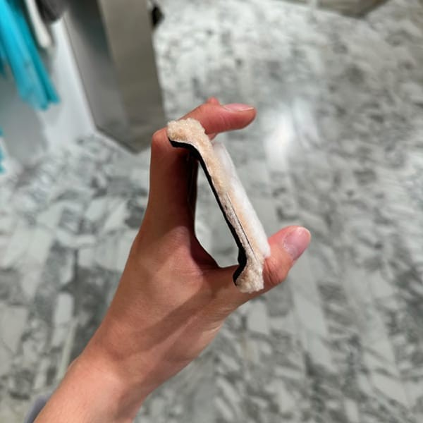 フェンディ モコモコ iphone13proケース ffロゴ n級品 2色 fd200004