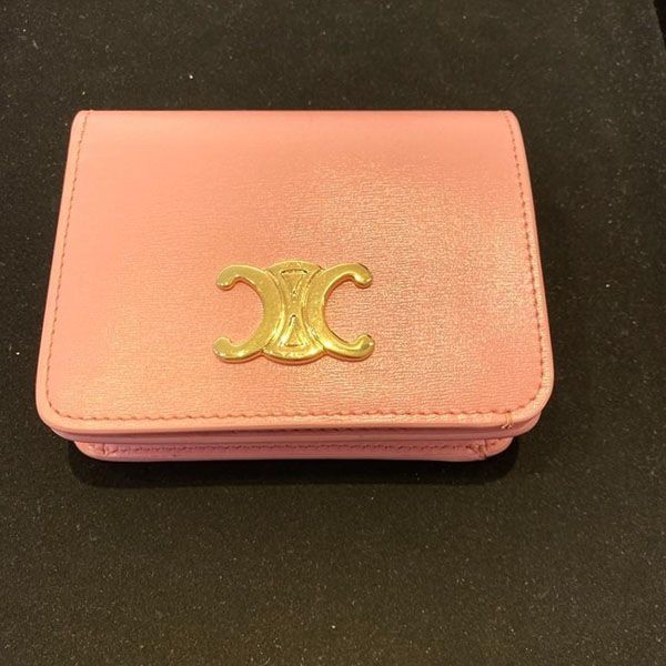 ユニークなデザインセリーヌ 二つ折り財布 コピー triomphe レザー 10k623dpv