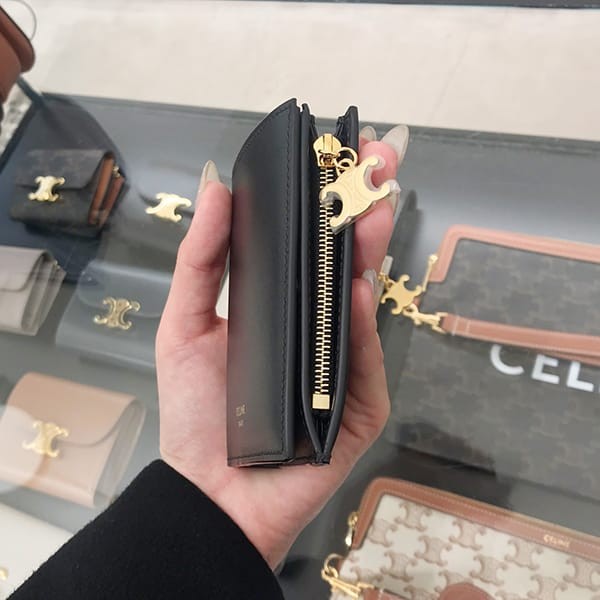 追跡付きで安心届けセリーヌ コンパクトウォレット トリオンフ 財布 n級品2色 10m103frj.38no
