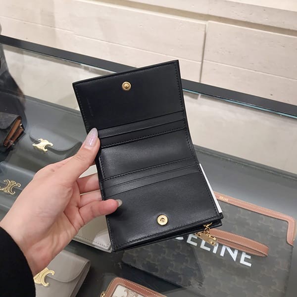 追跡付きで安心届けセリーヌ コンパクトウォレット トリオンフ 財布 n級品2色 10m103frj.38no