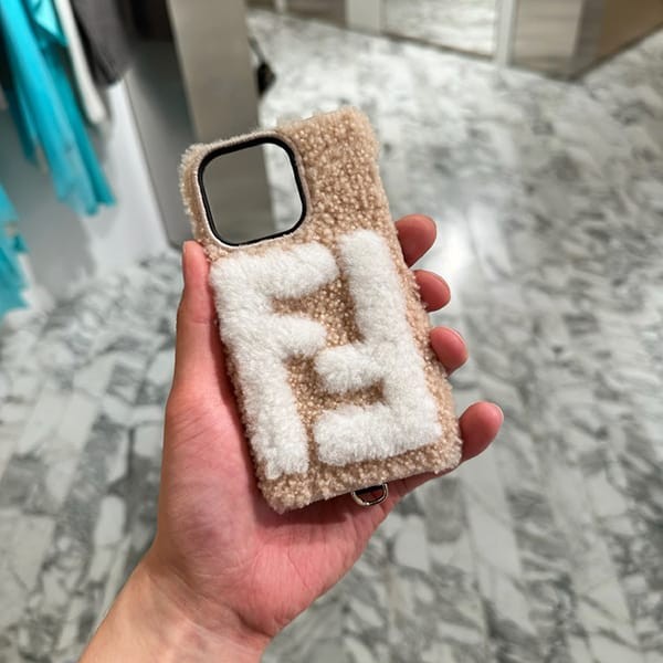 フェンディ モコモコ iphone13proケース ffロゴ n級品 2色 fd200004