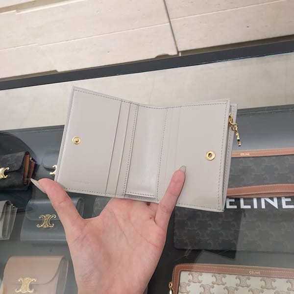 追跡付きで安心届けセリーヌ コンパクトウォレット トリオンフ 財布 n級品2色 10m103frj.38no