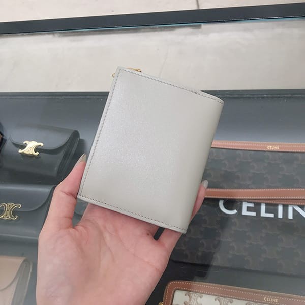 追跡付きで安心届けセリーヌ コンパクトウォレット トリオンフ 財布 n級品2色 10m103frj.38no