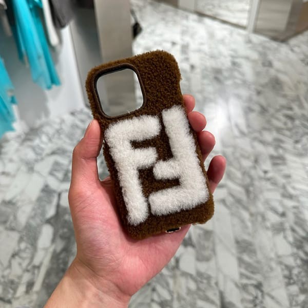 フェンディ モコモコ iphone13proケース ffロゴ n級品 2色 fd200004