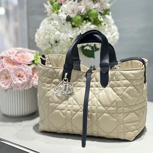 話題国内完売ディオール toujours トートバッグ コピー ミディアム m2821osiy_m963