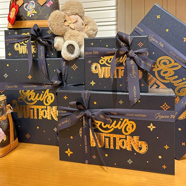 ルイヴィトン福袋 2025 バッグ・服・財布 豪華3点セット