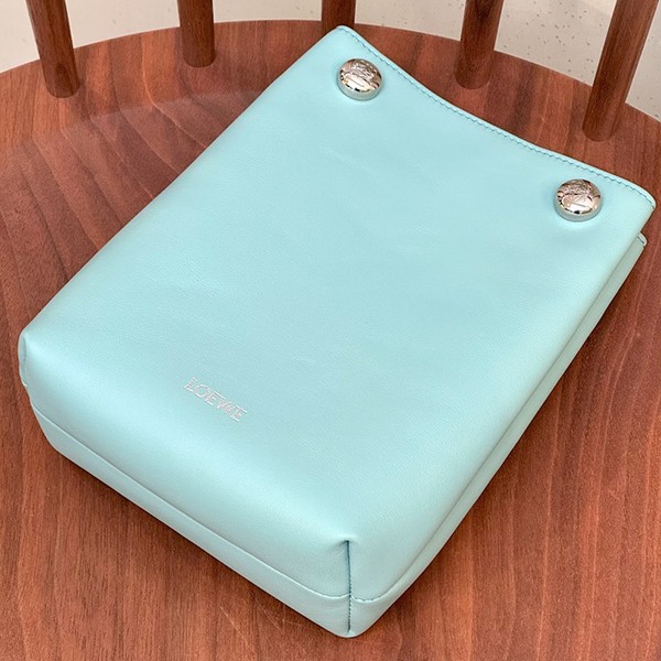 【訳あり特価】ロエベ スーパーコピー ぺブル ポーチ スムースカーフ 5色 lyw66544