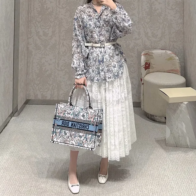 速達発送ディオール Book Tote バッグ コピー ミディアム 蝶 M1296ZEEV_M933