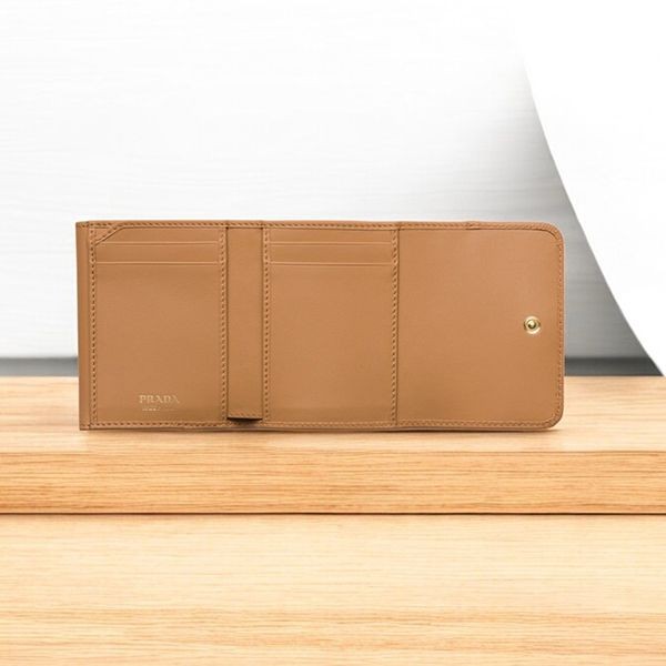 【限定カラー】プラダ スタッズ付 レザー 財布 コピー 1MH043_2C3H