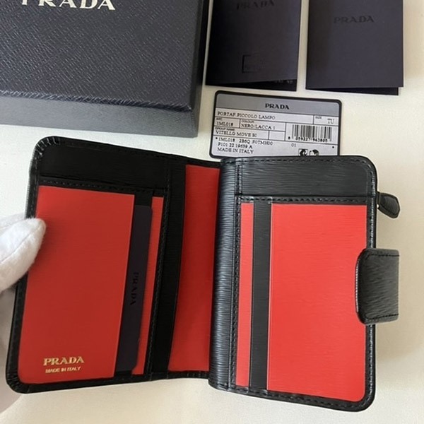 プラダ Zip Compact Wallet ジップコンパクト財布 偽物♪