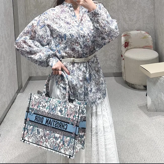 速達発送ディオール Book Tote バッグ コピー ミディアム 蝶 M1296ZEEV_M933