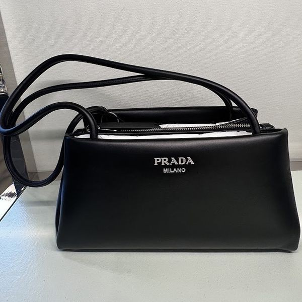 新作プラダ スモール レザー ハンドバッグ 偽物◆プラダ◆全3色 1BA368_2DDJ