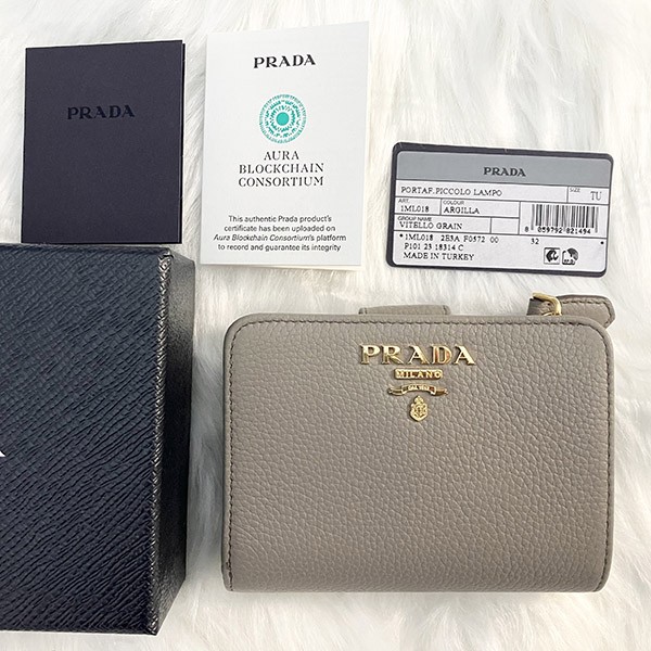 プラダ Zip Compact Wallet ジップコンパクト財布 偽物♪