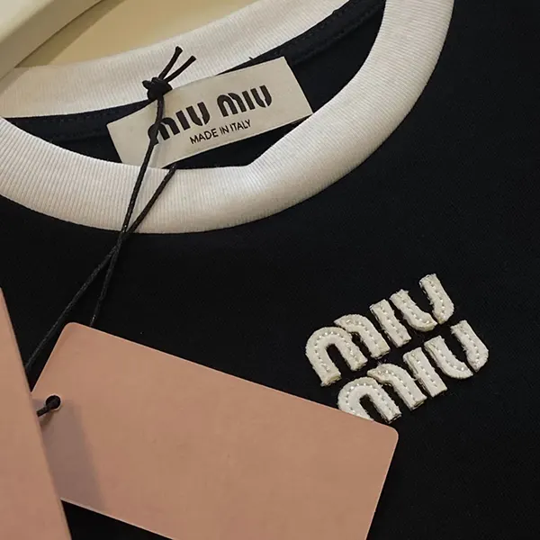格安ミュウミュウ 刺繍ロゴ入りコットンジャージーTシャツ MJN522