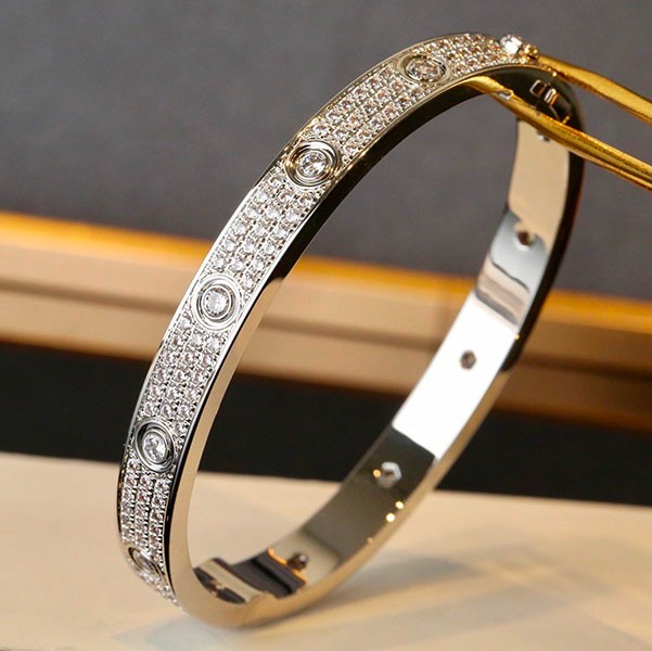 カルティエ LOVE パヴェダイヤモンド n級品 ブレスレット w25031702