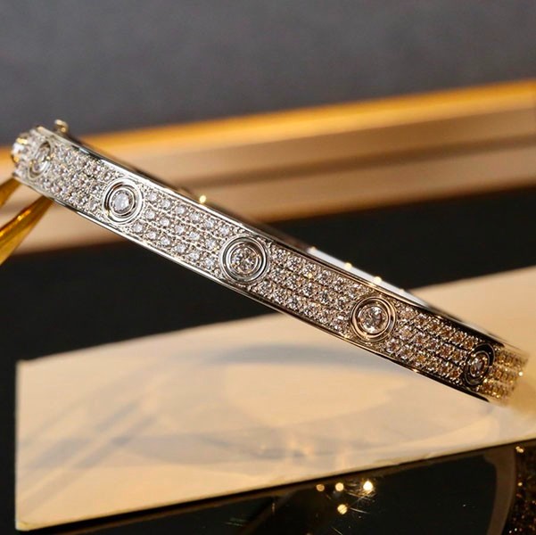 カルティエ LOVE パヴェダイヤモンド n級品 ブレスレット w25031702