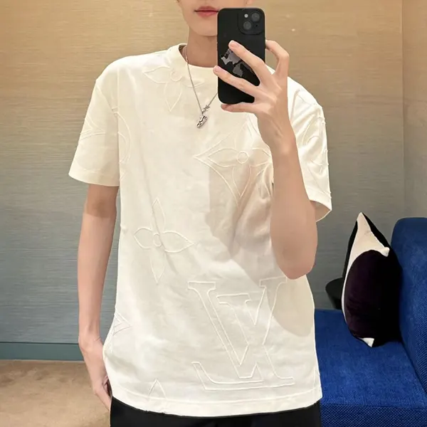 大人気 ルイヴィトン ロゴ Tシャツ 偽物 1AFYEY