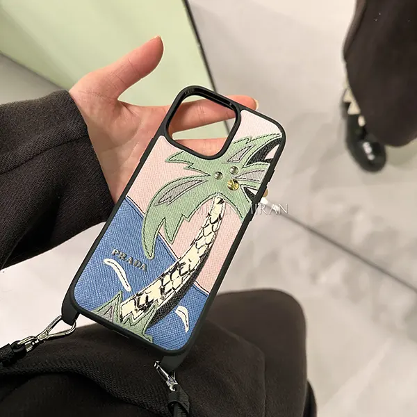【万能でかわいい♡】プラダ 取り外し可能ストラップ付iPhone16proMaxケース 2ZH211
