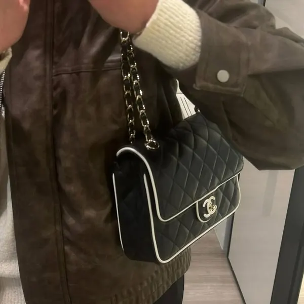 [一番信用]シャネル チェーンウォレット n級品 バイカラー バッグ AP4511