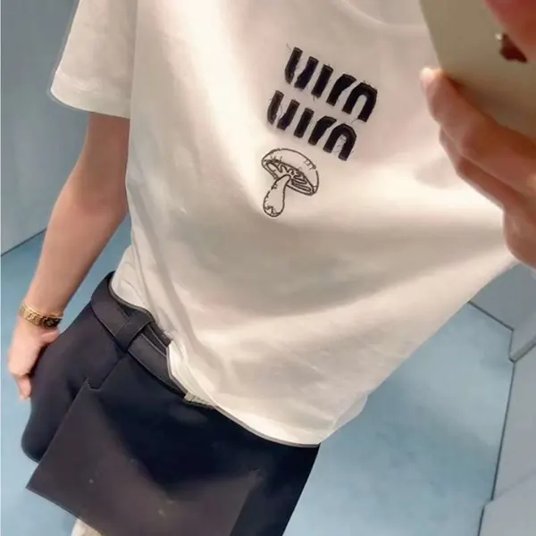 最安値挑戦ミュウミュウ ロゴ コットン Tシャツ コピー MJN495
