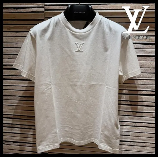 《大人気》25SS ルイヴィトン エンボスLV Tシャツ コピー 1AA5E0