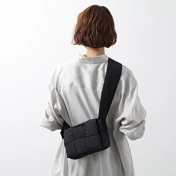 NEWカラー完売必須ボッテガヴェネタ ショルダーバッグ 偽物 カセット 755182 VBO81 8803