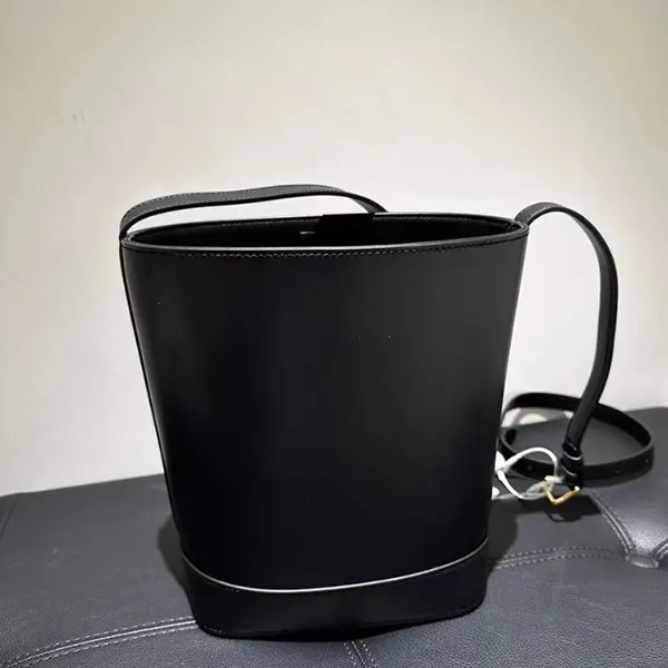 即発送セリーヌ スモール バケット 激安 キュイル 113783DU3