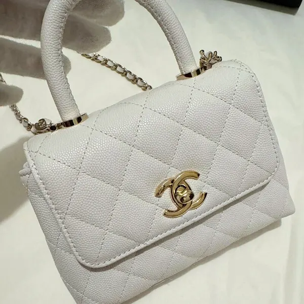 ★SNSで話題になった新サイズ★シャネル コピー ココハンドル ハンドバッグ 14.5cm AP4244 B05061 NZV47