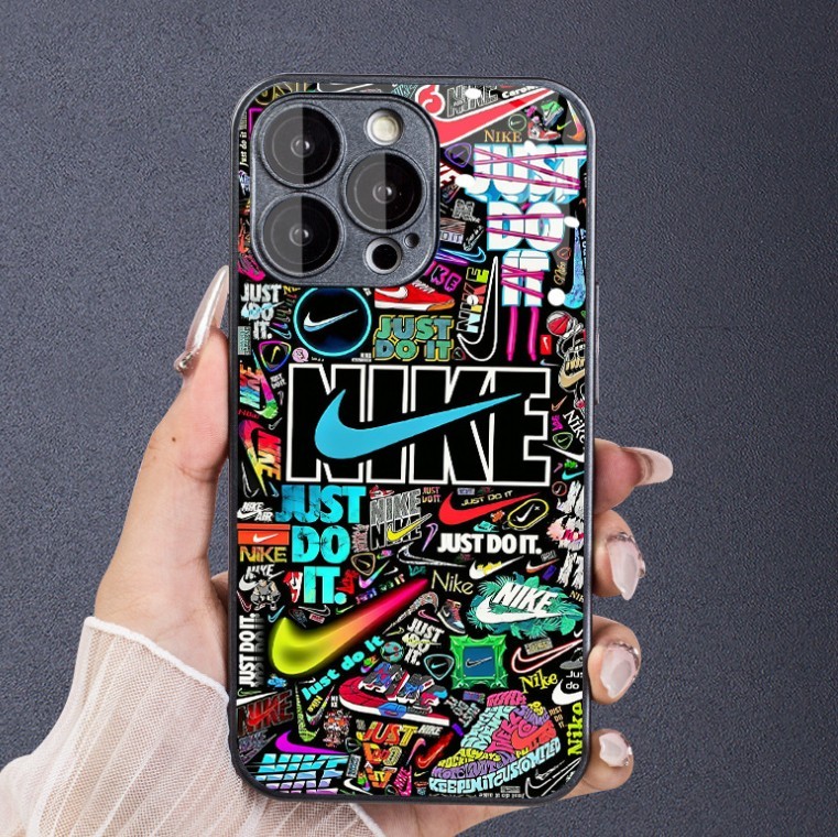 ナイキ iPhone 16 Pro Max ケース カートゥーン アート ガラスカバー iPhone 15/14 Pro/13 対応 おしゃれ スタイリッシュ クリア デザイン 25042201