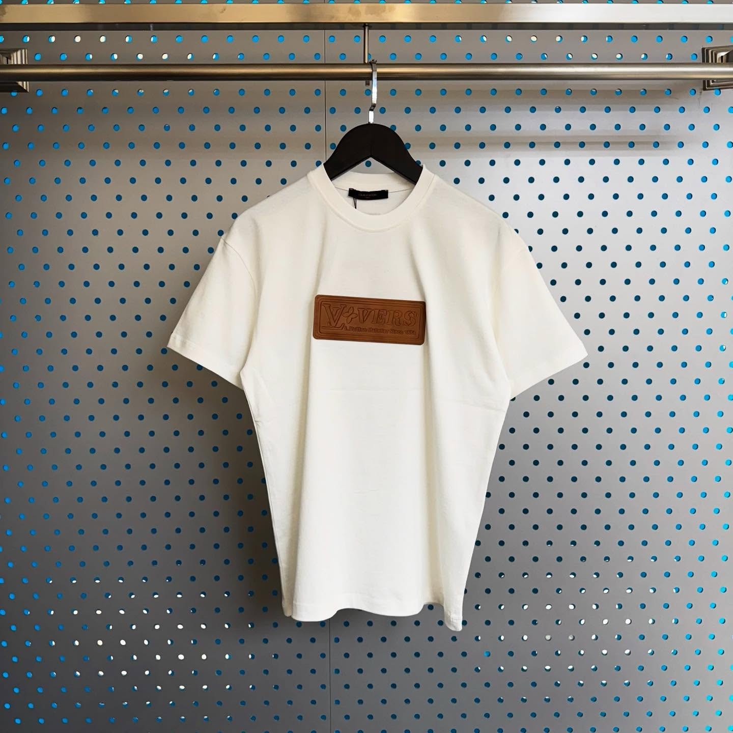 2025SS 【VIP価格】ルイヴィトン クルーネック ロゴ Tシャツ 2色 1AHCWG