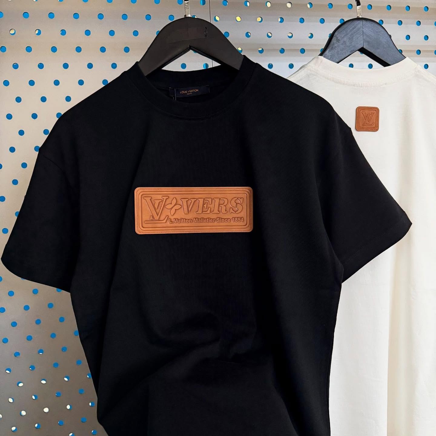 2025SS 【VIP価格】ルイヴィトン クルーネック ロゴ Tシャツ 2色 1AHCWG