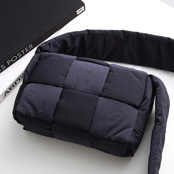 NEWカラー完売必須ボッテガヴェネタ ショルダーバッグ 偽物 カセット 755182 VBO81 8803
