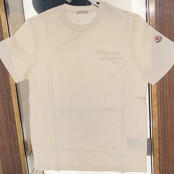 モンクレール パチモン ロゴ刺しゅう入り クルーネックTシャツ 2色 0918C000
