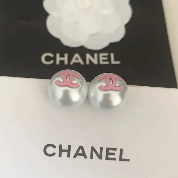 大人気定番シャネル パール×CCマーク ロゴ ピアス フェイク レジン 2色 xnr145222