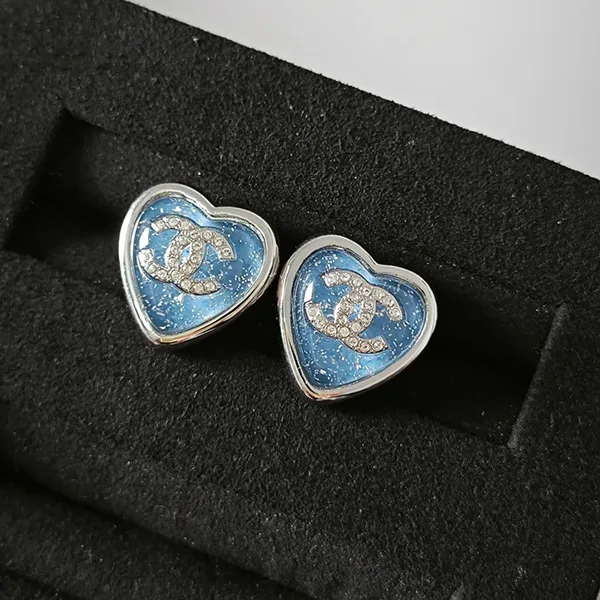 トレンド感たっぷりシャネル n級品 ブルーハート ピアス 2色 xnr1125151