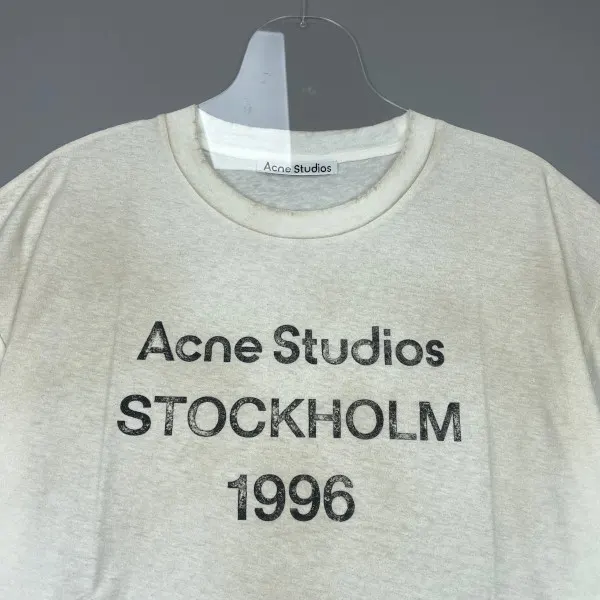 アクネストゥディオス アクネ ロゴ Tシャツ 偽物 w25051603