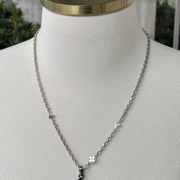即納でお届け【ルイヴィトン】チェーン・LV ユアーズ 偽物 ネックレス シンプル M02740