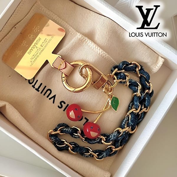 村上隆コラボ【ルイヴィトン】LV×TM チェリースマホストラップ 偽物 M02623