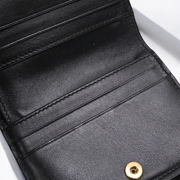 すぐ届セリーヌ コンパクトウォレット 偽物 チャーム グレインドカーフスキン 10M103FVO.38NO