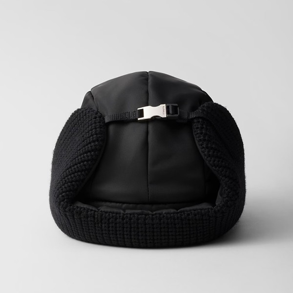 坂口健太郎 着用 プラダ ウール Re-Nylon トライアングルロゴ ハット 2HC392